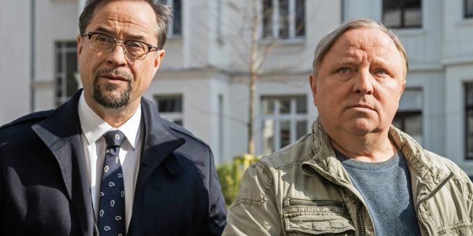 «Tatort: Ein Freund, ein guter Freund»: Rechtsmediziner Prof. Karl-Friedrichs Boerne (Jan Josef Liefers, l.) und Kommissar Frank Thiel (Axel Prahl) haben ermittelt. Tatort