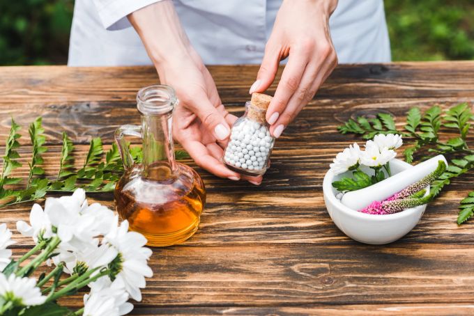 Homöopathie steht oft in einem negativen Bild bezüglich ihrer Wirkung. Homöopathie