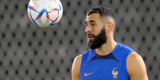Stechender Schmerz im Oberschenkel gefährdert WM-Einsatz von Frankreichs Karim Benzema. wm 2022