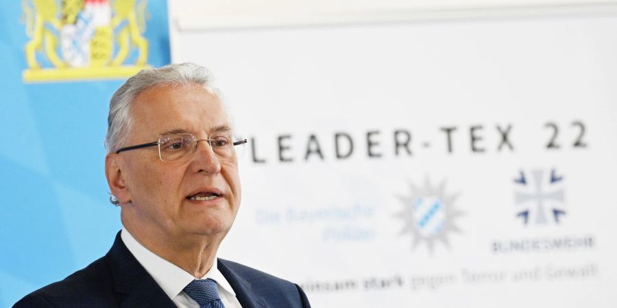 Bayerns Innenminister Joachim Herrmann kritisiert die Migrationspolitik des Bundes.