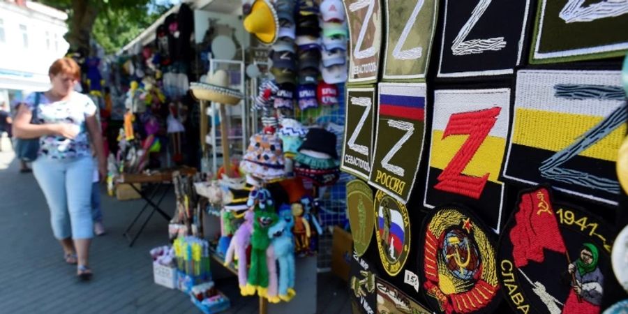 Verkauf von «Z»-Aufnähern in Sewastopol auf der Krim