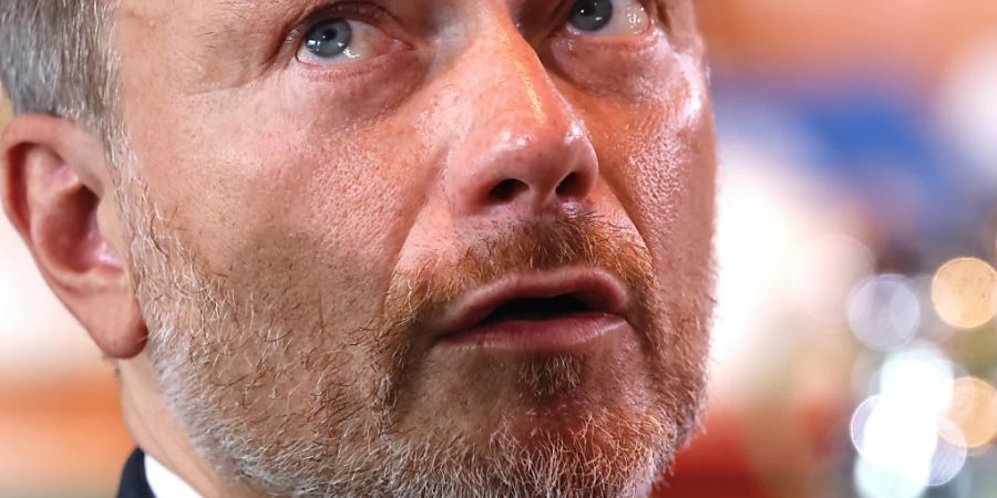Der deutsche Finanzminister Christian Lindner dringt auf einen schnellen Einstieg in die Förderung von Schiefergas mittels Fracking. «Wir haben in Deutschland erhebliche Gasvorkommen, die gewonnen werden können, ohne das Trinkwasser zu gefährden.» (Archivbild)