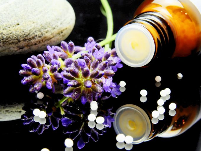 Die Homöopathie gehört zu den alternativen Heilmethoden. Homöopathie