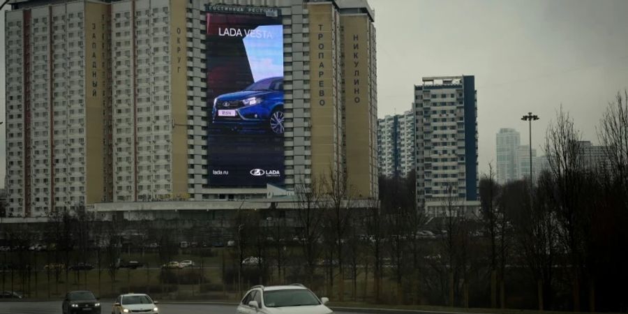 Werbung für Lada im April 2022 in Moskau