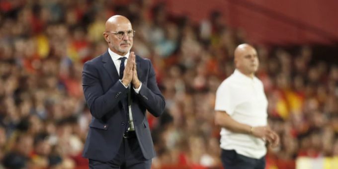 Spaniens Nationaltrainer Luis de la Fuente hat seinen Vertrag verlängert. Luis de la Fuente
