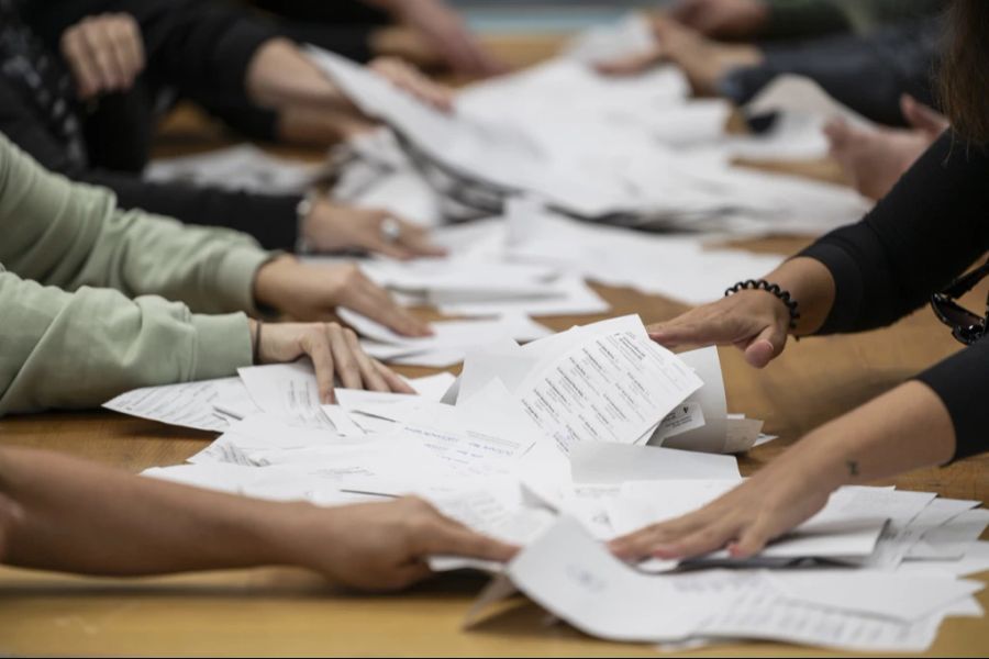 In der Regel überprüften Kantonalparteien auf tieferen Ebenen die Straf- und Betreibungsregister von potenziellen Kandidierenden. (Symbolbild)