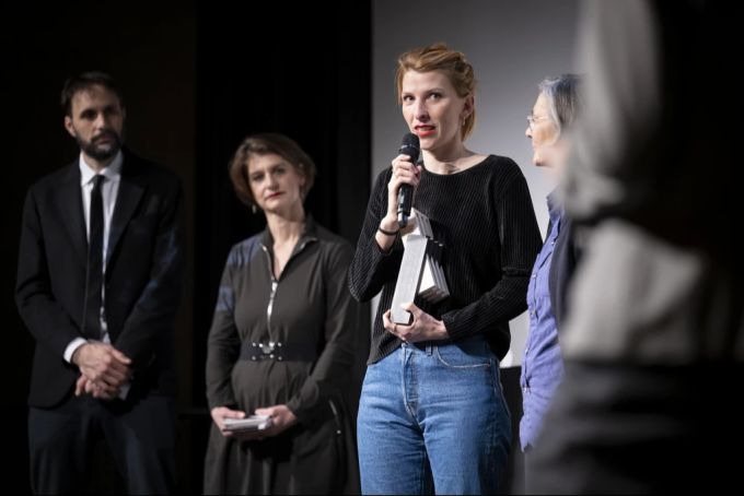 Lisa Gerig bei ihrer Dankesrede bei den Solothurner Filmtagen. Lisa Geri