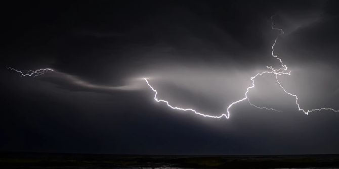 Unwetter über dem Meer