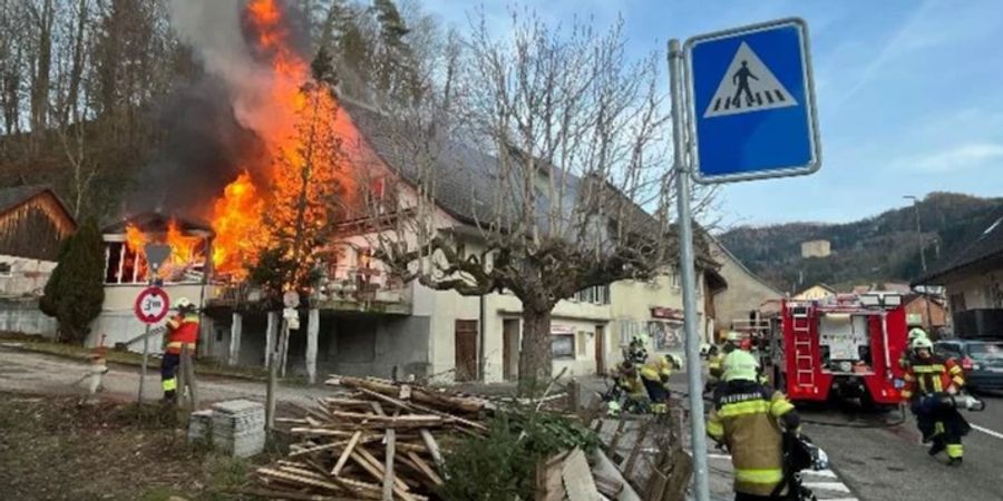 Brand in Mehrfamilienhaus