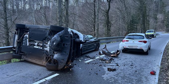 Zwei Verletzte - Kollisionsunfall mit vier Autos in Schöftland AG