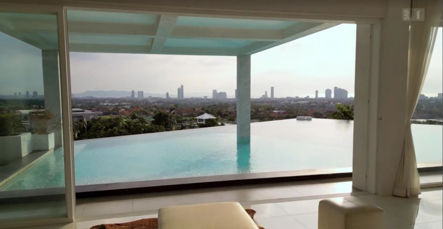 Der Infinitypool über Pattaya.