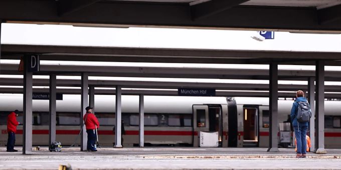 Personenverkehr Der Bahn Läuft Nach Lokführerstreik Wieder An