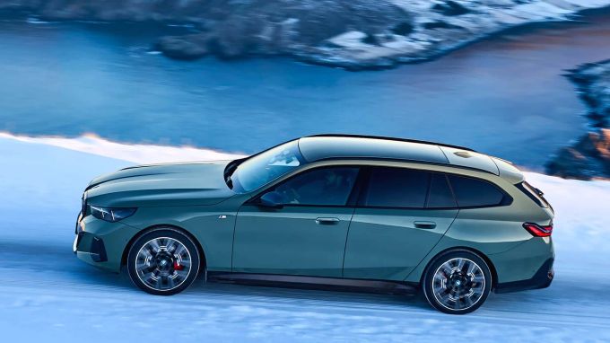 Mit über fünf Metern Länge wäre der i5 vor einigen Jahren noch als 7er durchgegangen BMW i5 Touring eDrive