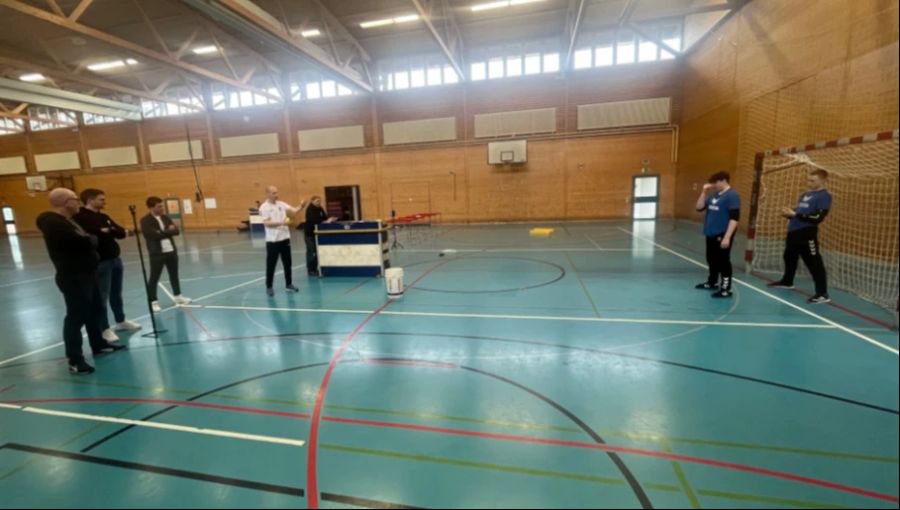 Der FC Aarau erhält einen Einblick ins Goalietraining der Handballer.