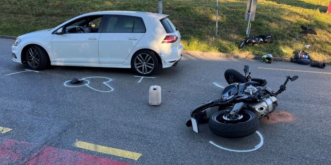Verkehrsunfall mit Motorrad fordert leichtverletzten Mann Verkehrsunfall mit Motorrad fordert leichtverletzten Mann