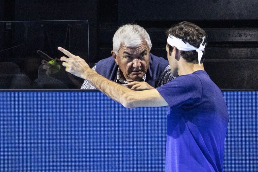 Vater Robert Federer im Gespräch mit seinem Sohn.