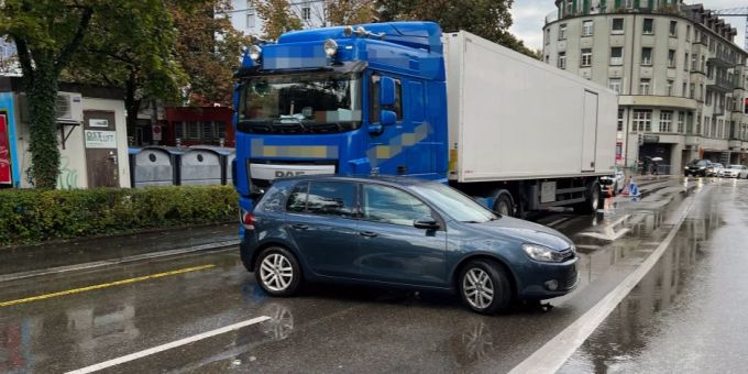 St.Gallen: Auto bei Unfall von Sattelschlepper gerammt. St.Gallen
