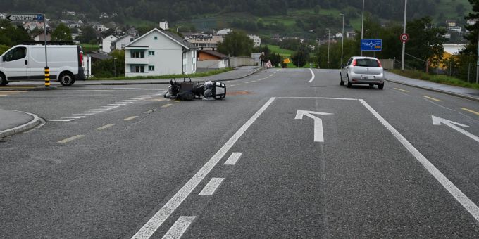 Trübbach SG: Beim Linksabbiegen Auto übersehen. Trübbach SG