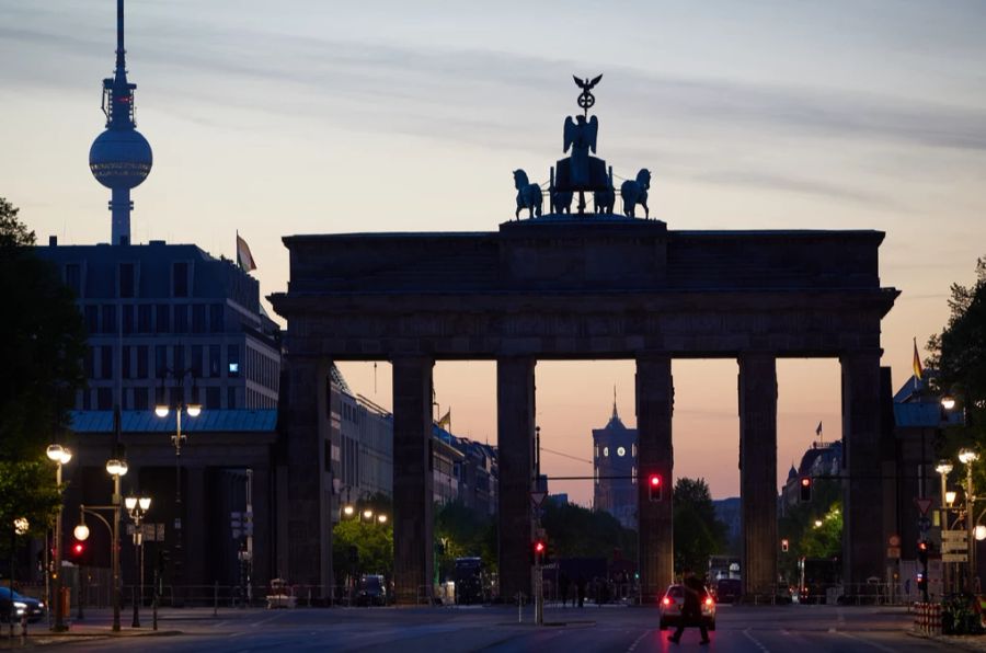 In Berlin wurde eine Schülerin nun zur Bewusstlosigkeit gewürgt. (Symbolbild)