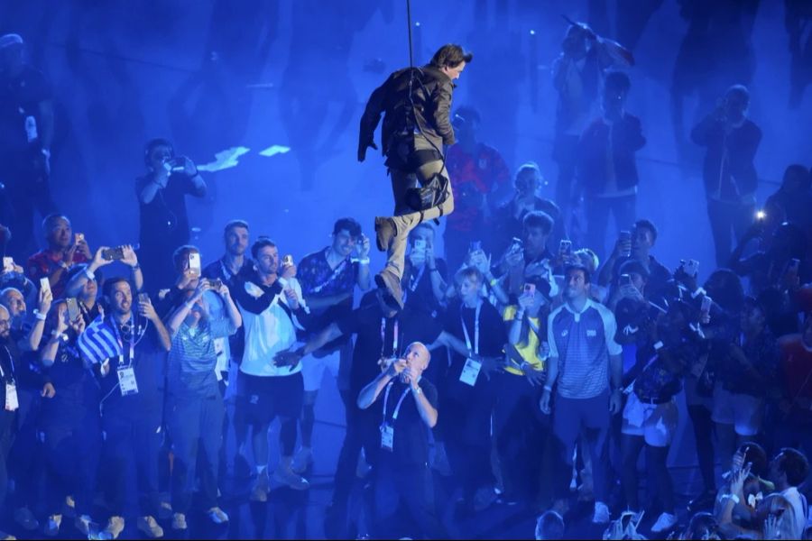 Der Grund für den Stunt: Tom Cruise brachte die Olympia-Flagge in die USA.