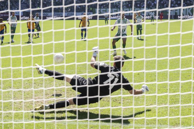 Jovan Milosevic verwertet den Penalty gegen GC zum 1:0. GC