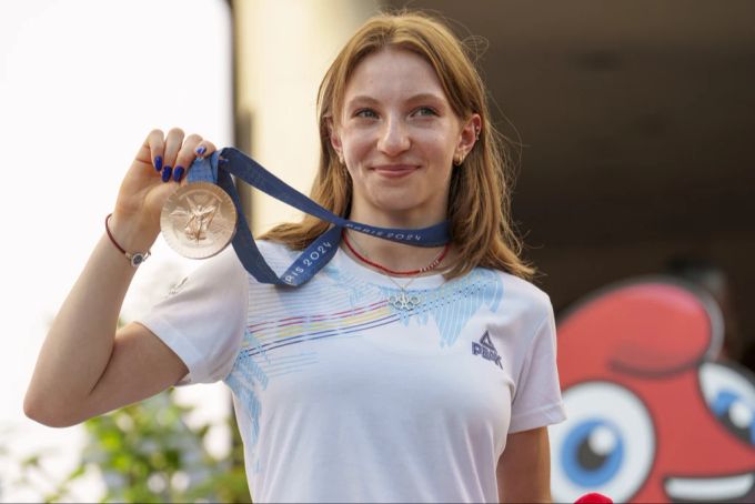 Ana Barbosu jubelt knapp eine Woche nach Olympia 2024 über Bronze. Ana Barbosu Olympia 2024