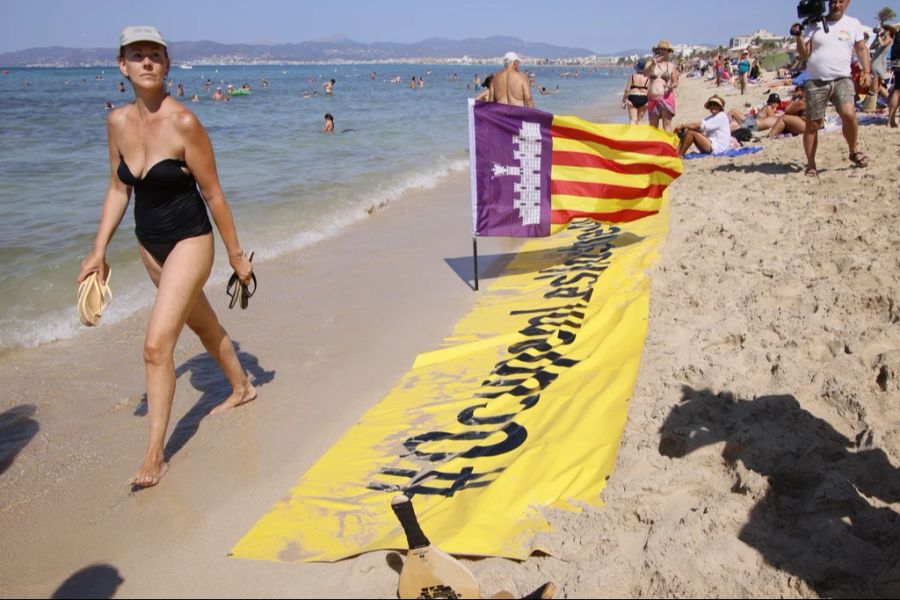 Die Teilnehmenden der Proteste würden sich laut Ferrer zudem selbst wie «mallorquinische Ballermänner» benehmen. (Symbolbild)