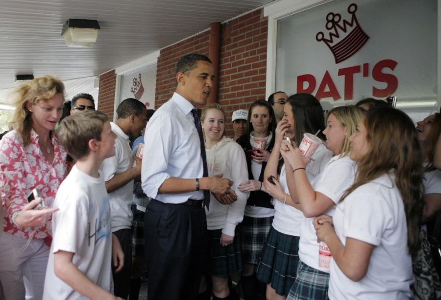 Am 22. April 2008, noch als Senator, aber bereits als Präsidentschaftskandidat, erwies ein gewisser Barack Obama "Pat's King of Steaks" die Ehre und plauderte mit Studentinnen.