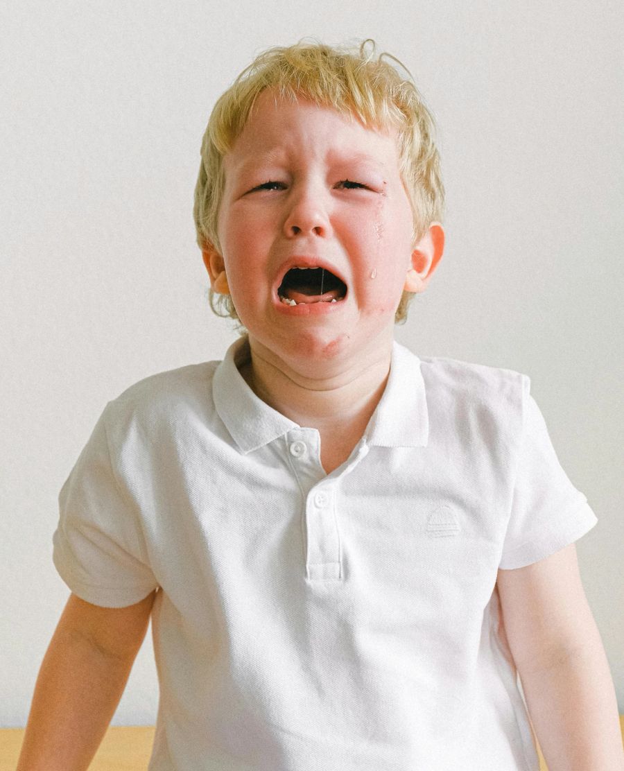 Die Mutter ist empört – ihr Sohn sei erschrocken aus dem Unterricht gerannt. (Symbolbild)