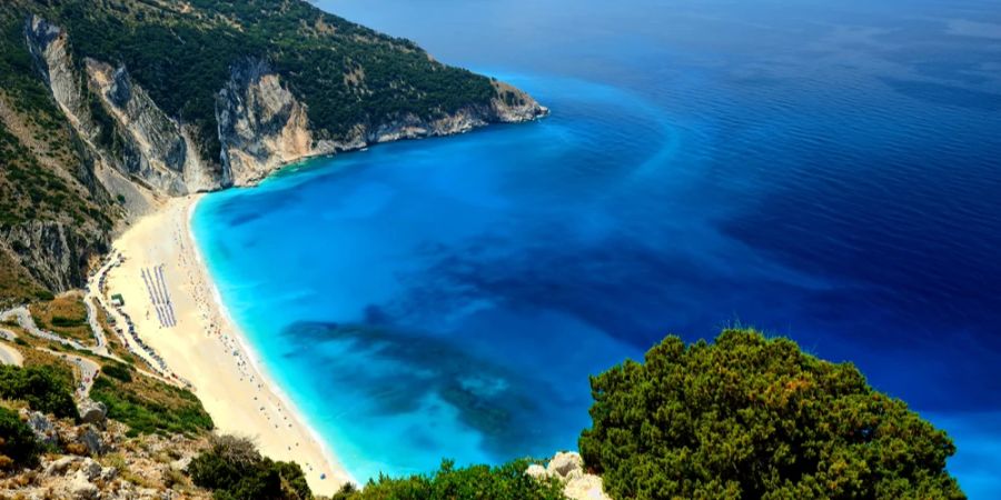 Griechenland Kefalonia Strand türkisblaues Wasser