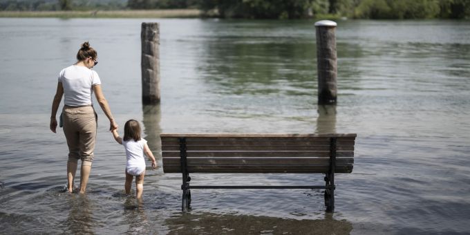 Das Bodenseeufer unter Wasser. Bodensee Wetter
