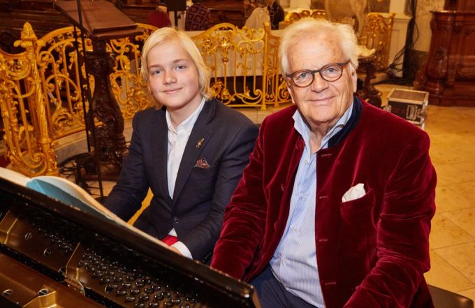 Justus Frantz und sein Sohn Justus Konstantin während der Probe für ein Benefizkonzert. Aufgrund seiner Sepsis konnte Frantz seinen Sohn nur noch im Liegen unterrichten. (Archivbild) sepsis
