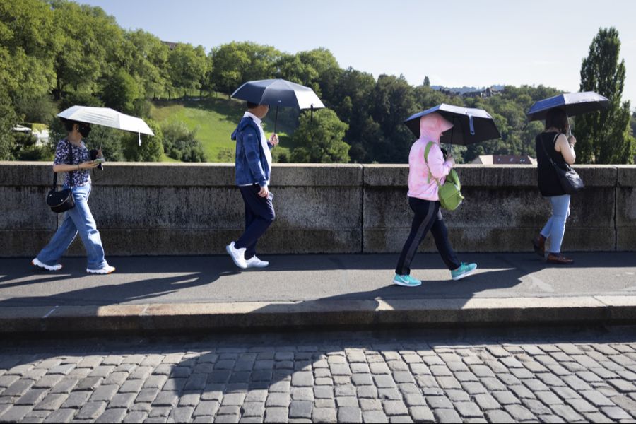 Für eine Hitzewelle müsste die Mitteltemperatur über einige Tage hinweg 25 Grad betragen.