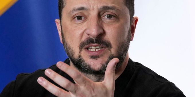 Der ukrainische Präsident Wolodymyr Selenskyj beklagt eine Vielzahl russischer Angriffe trotz der von Kremlchef Wladimir Putin angeordneten Waffenruhe zu Ostern. (Archivbild) Selenskyj