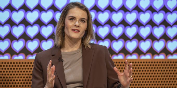 ESC-Moderatorin Hazel Brugger machte in ihrem Leben auch schon schwierige Zeiten durch. Hazel Brugger