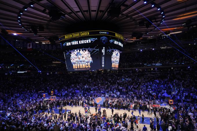 Die Knicks-Fans feiern den Einzug in die Conference Finals der NBA. NBA