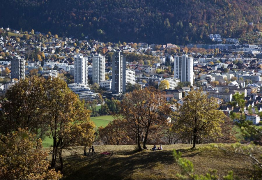 Alle Mieter eines Hochhauses im Churer Lacuna-Quartier müssen bis Ende April 2026 wegen Sanierungen raus.