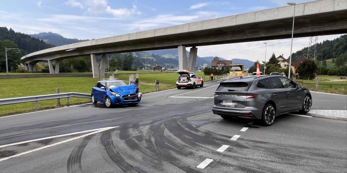 In Ebnat-Kappel kam es zu einer Kollision zwischen zwei Autos. Kollision in Ebnat-Kappel