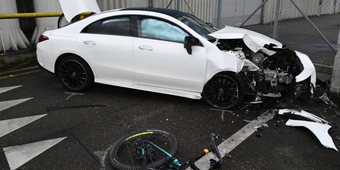 In Wil kam es zur Kolllision zwischen einem E-Bike und einem Auto. Kollision in Wil