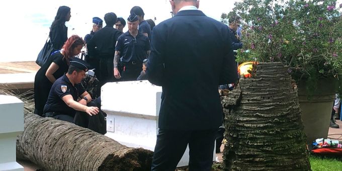 Die Polizei sperrte den Unfallort am Rande des Getümmels der Filmfestspiele ab. Cannes
