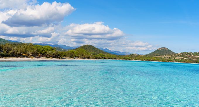 Der Strand von Santa Giulia liegt nur etwa neun Kilometer von Porto Vecchio entfernt. Santa Giulia