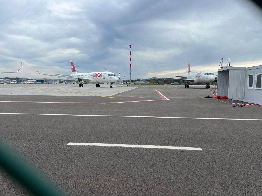 Seit Monaten hebt eine Reihe von Airbussen der Fluggesellschaft Swiss nicht ab.