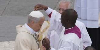 Einigkeit - Papst mahnt zu Einigkeit und rügt ungezügelten Kapitalismus Einigkeit - Papst mahnt zu Einigkeit und rügt ungezügelten Kapitalismus