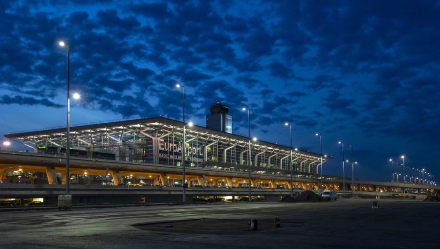 Der binationale EuroAirport befindet sich auf rein französischem Boden.