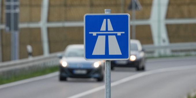 Am Freitag kam es zu einem schweren Verkehrsunfall auf der A2. a2