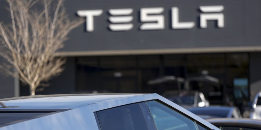 Tesla Cybertruck Robotaxi
