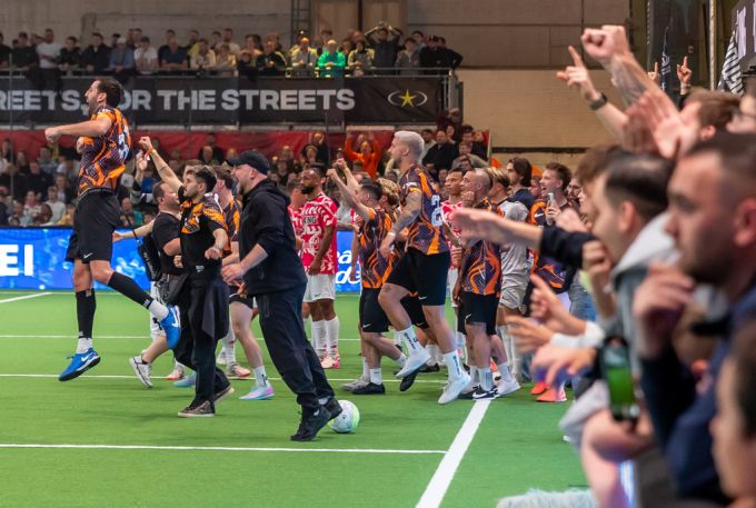 Die Gönrgy Allstars jubeln gegen Hollywood United im Halbfinal. baller league