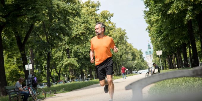 Bewegung hält fit. (Symbolbild) krebs