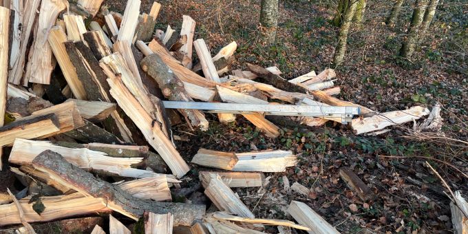Der Verunfallte musste von der Rega ins Spital gebracht werden. Arbeitsunfall
