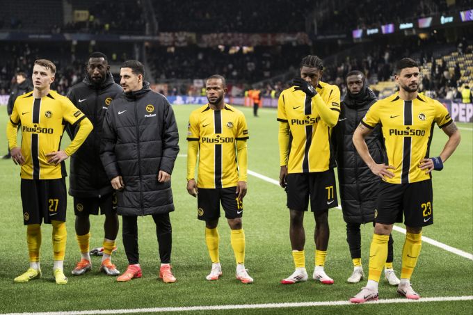 Lange Gesichter bei den Spielern von YB nach dem 0:1 gegen Roter Stern. yb